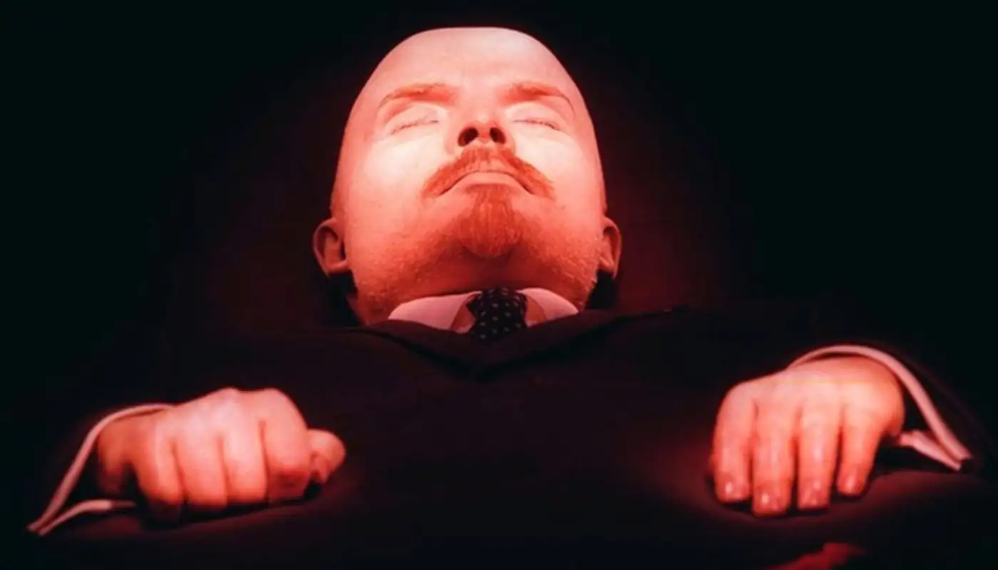 Próba kradzieży ciała Lenina przez pijanego Rosjanina